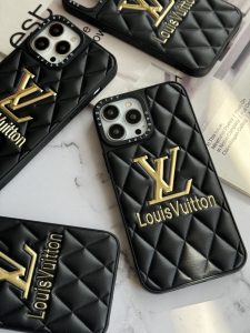 قاب موبایل آیفون لویی ویتون چرمی لوگو فلزی - تصویر 2