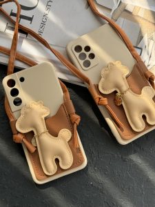 قاب موبایل سامسونگ زرافه مینیمال چرمی جاکارتی و آویز بلند محافظ لنزدار - تصویر 3