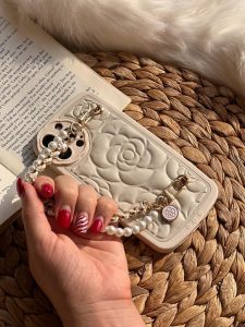 قاب موبایل آیفون شنل زنجیر مرواریدی محافظ لنزدار - تصویر 2