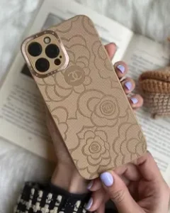 قاب موبایل آیفون چرمی گل شنل داغی - تصویر 2