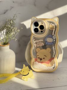 قاب موبایل آیفون خرس پو زرد آکواریومی مروارید دار گوش دار