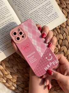 قاب موبایل آیفون سری لبخند صورتی چهارخونه محافظ لنزدار - تصویر 3