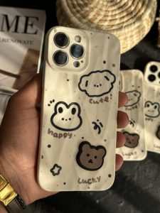 قاب موبایل آیفون خرس صخره ای قهوه ای برجسته