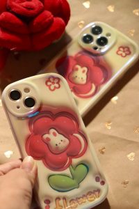 قاب موبایل آیفون فلاورز رزقرمز خرگوشی محافظ لنزدار - تصویر 2