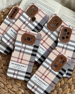 قاب موبایل آیفون باربری لندن محافظ لنزدار