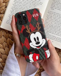 قاب موبایل آیفون میکی موس فان شاخدار چهارخونه سبز و زرشکی محافظ لنزدار