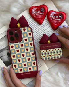 قاب موبایل آیفون استایلیش پاپیون زرشکی - تصویر 2