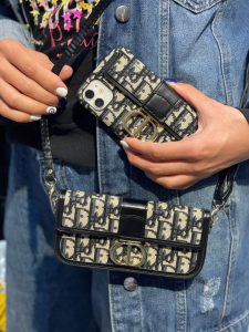 قاب موبایل آیفون دیور چرم و پارچه ای قفل فلزی جاکارتی - تصویر 3