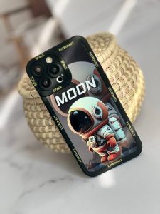 قاب موبایل آیفون فضانورد سیاره ی ماه محافظ لنزدار
