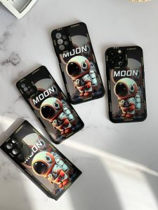 قاب موبایل آیفون فضانورد سیاره ی ماه محافظ لنزدار - تصویر 2