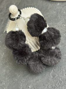 بند آویز توپی پشمالو