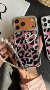 قاب موبایل آیفون سینیور تایم قلب صورتی + بندست - تصویر 3