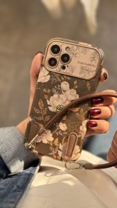 قاب موبایل آیفون گل فلاور کرم فندقی + بند چرمی ست - تصویر 2