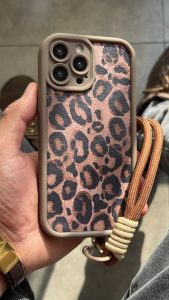 قاب موبایل ( آیفون ) پلنگی سولید قهوه ای + بند ست - تصویر 2