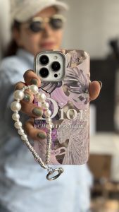 قاب موبایل آیفون دیور صورتی برگ انجیری + بندست - تصویر 3