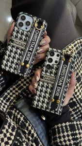 قاب موبایل ( آیفون - سامسونگ ) دیور پاریس زبرا پارچه ای لندیارد - تصویر 2