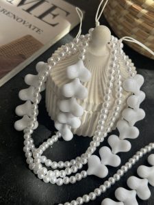 آویز و بند قلب سفید