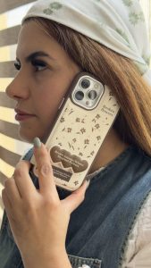 قاب موبایل آیفون گل چهارفصل فرگننت چرمی + استندقلبی - تصویر 3