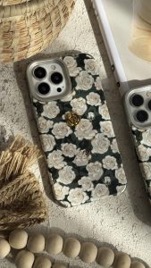 قاب موبایل آیفون گل رز مخمل سبز - تصویر 2