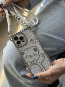 قاب موبایل سلام خرسی شاینی نقره ای + بند بلند آویز - تصویر 3