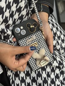 قاب موبایل آیفون باربری زبرا پترن سیاه و سفید - تصویر 3