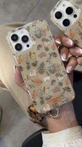 قاب موبایل آیفون خرگوش باغ جادویی + بندست مخملی - تصویر 3