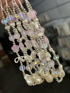 بند و آویز گل شمعدونی صورتی و سفید - تصویر 2