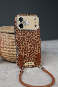 قاب موبایل آیفون پلنگی ساوانا + بندست چرمی